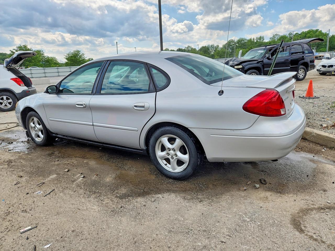 2003 FORD TAURUS SES photo 3