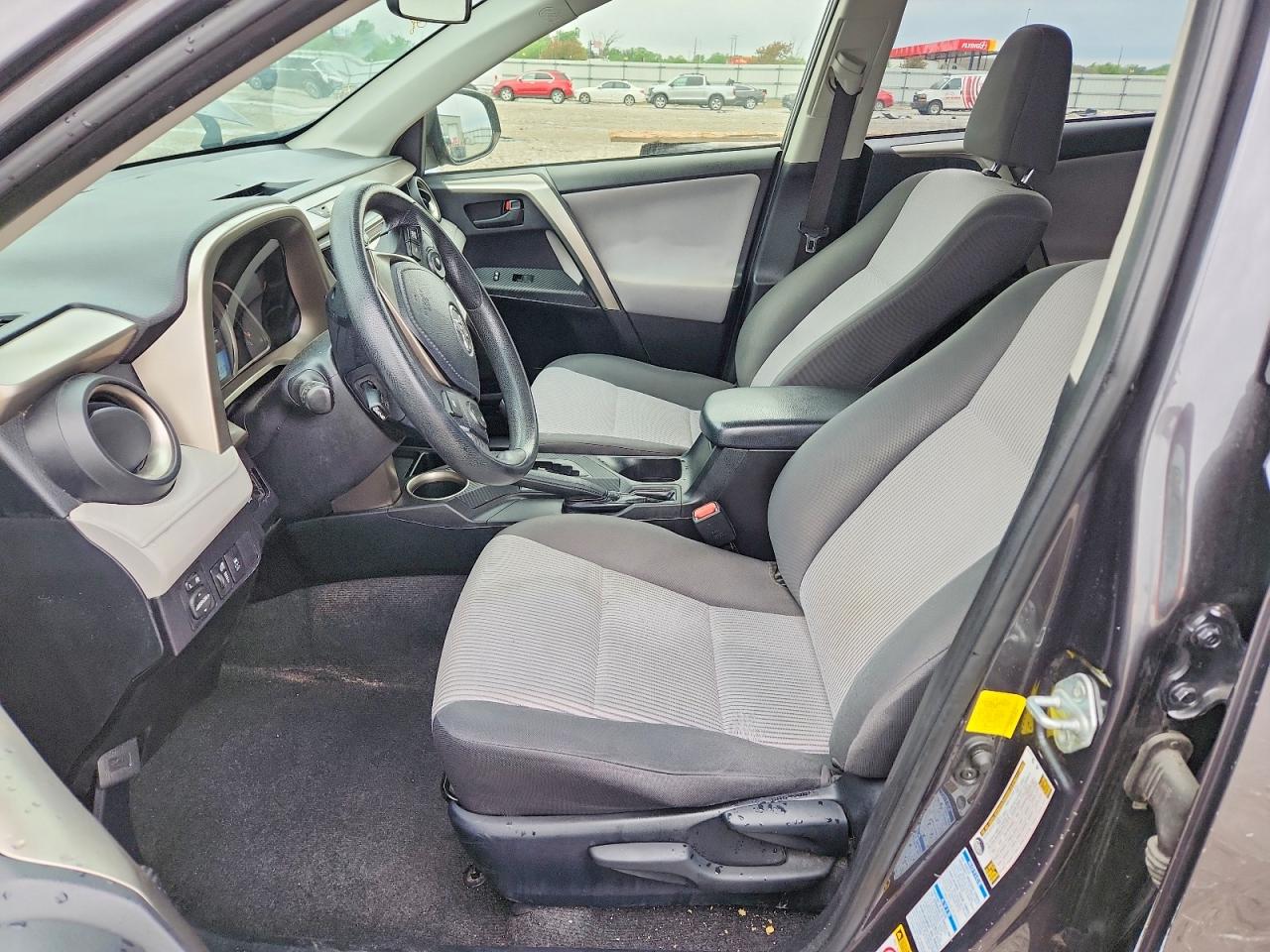 2014 TOYOTA RAV4 LE photo 7