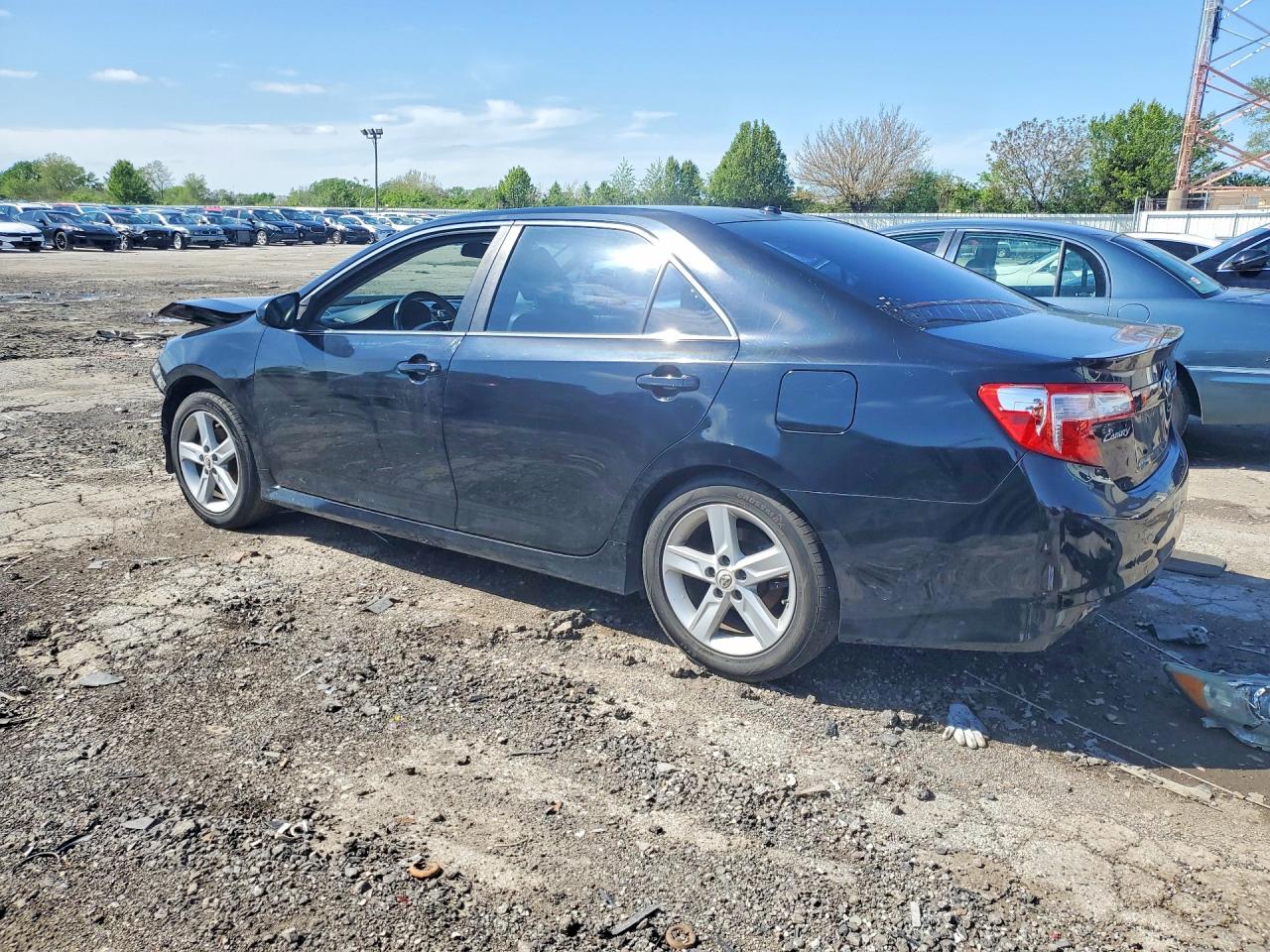 2012 TOYOTA CAMRY SE photo 4