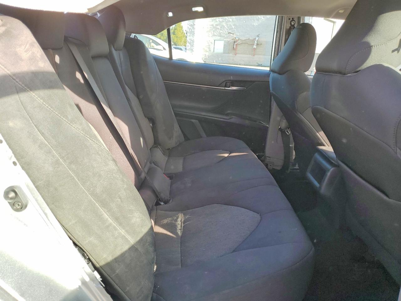 2020 TOYOTA CAMRY LE photo 19