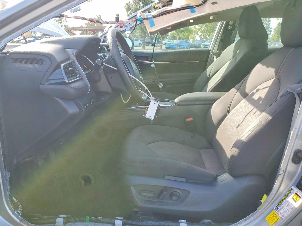 2020 TOYOTA CAMRY LE photo 13