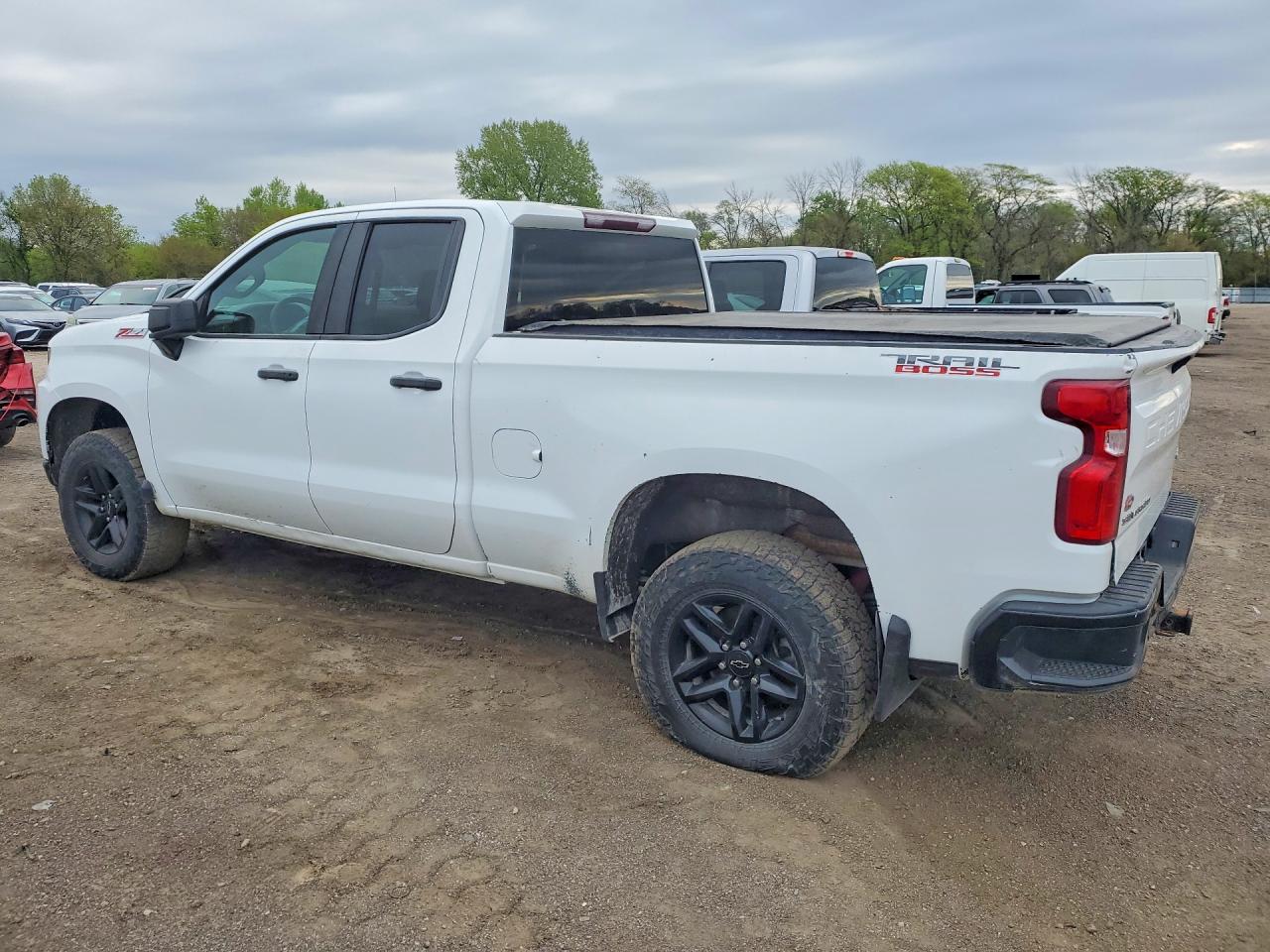 2019 CHEVROLET SILVERADO K1500 TRAIL BOSS CUSTOM photo 2