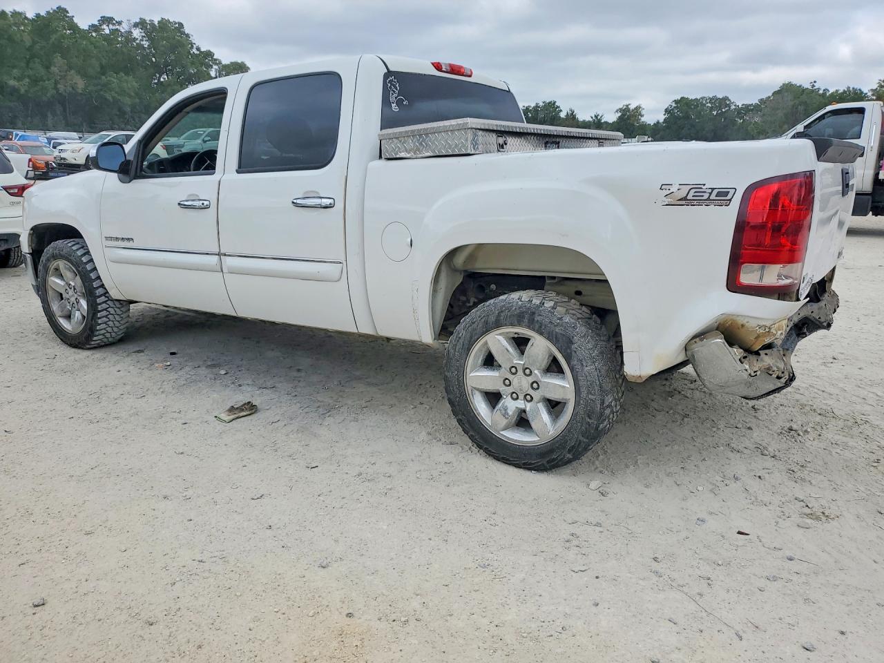 2012 GMC SIERRA C1500 SLE photo 4