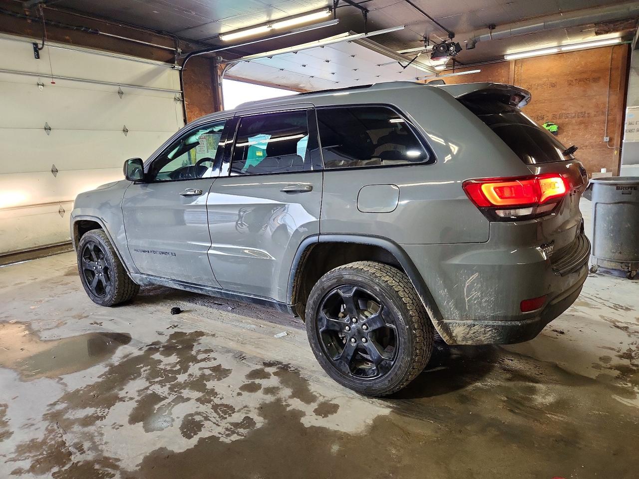 2019 JEEP GRAND CHEROKEE LAREDO photo 3