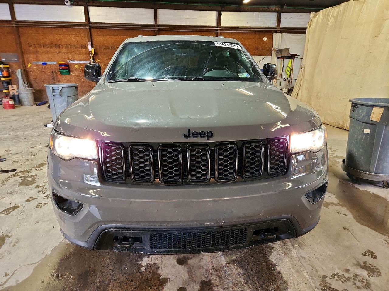 2019 JEEP GRAND CHEROKEE LAREDO photo 9