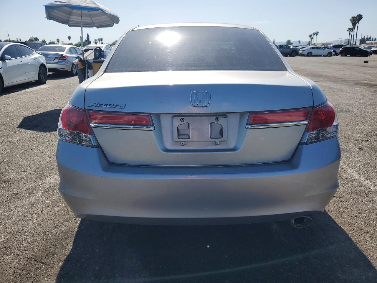 2011 HONDA ACCORD LXP photo 6