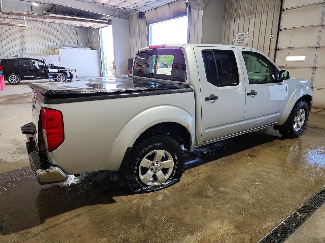 2010 NISSAN FRONTIER SE V6 photo 3