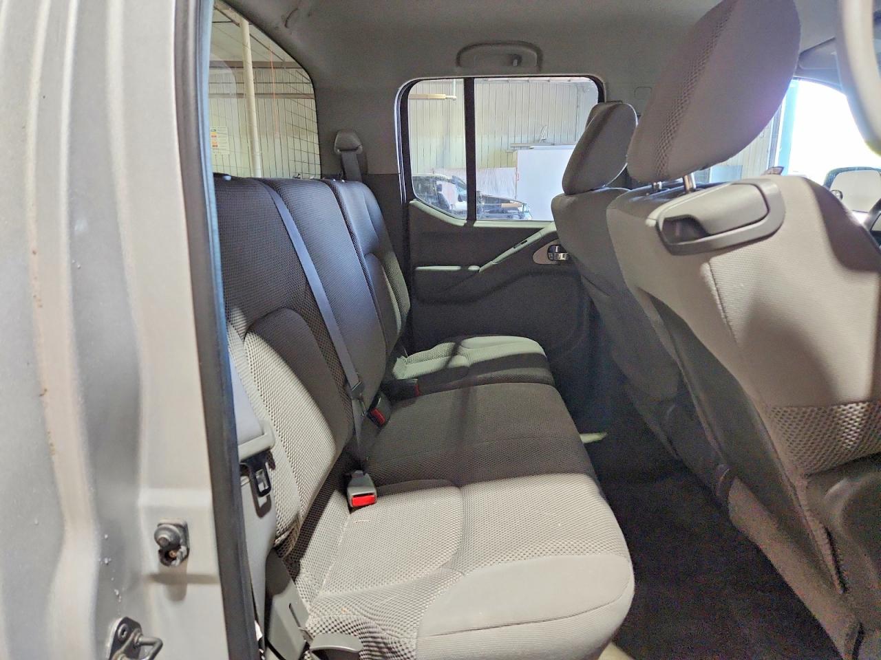 2010 NISSAN FRONTIER SE V6 photo 10