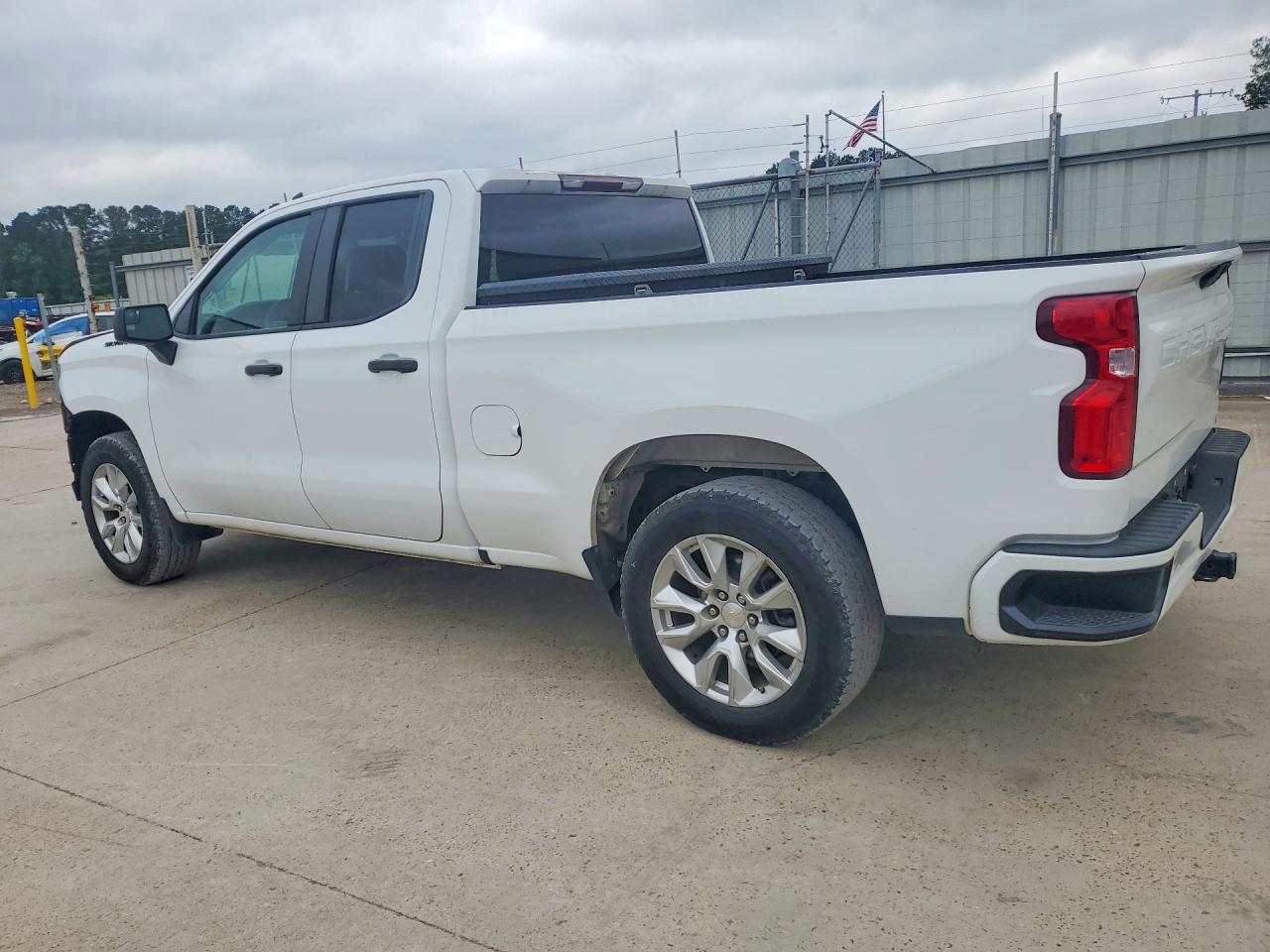 2021 CHEVROLET SILVERADO K1500 CUSTOM photo 4