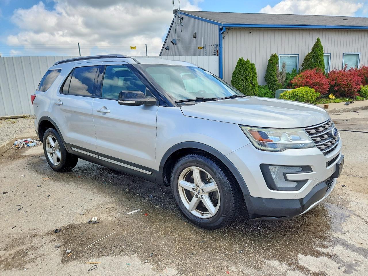 2016 FORD EXPLORER XLT photo 4