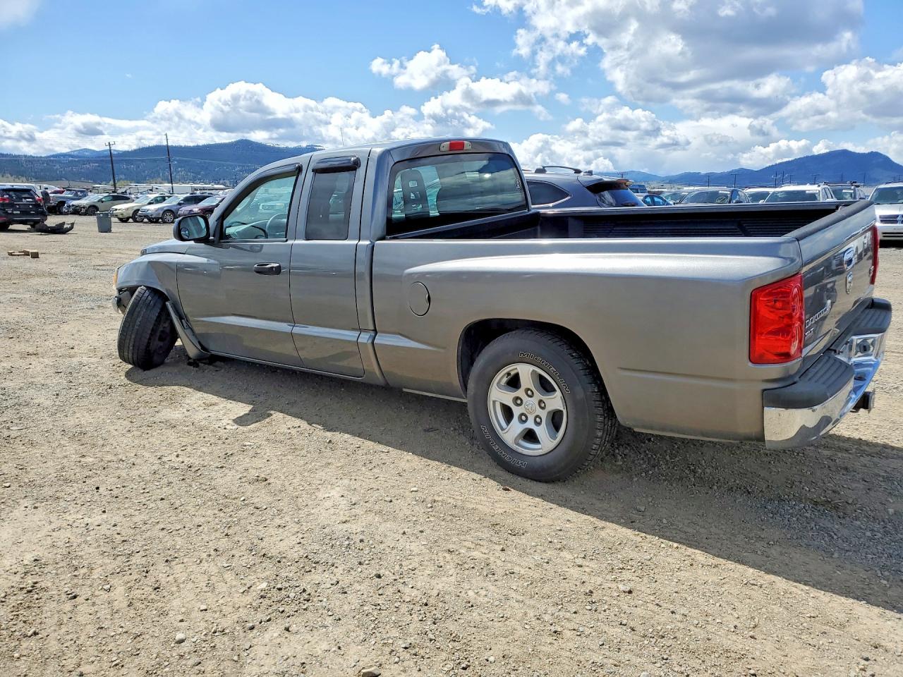 2005 DODGE DAKOTA SLT photo 3