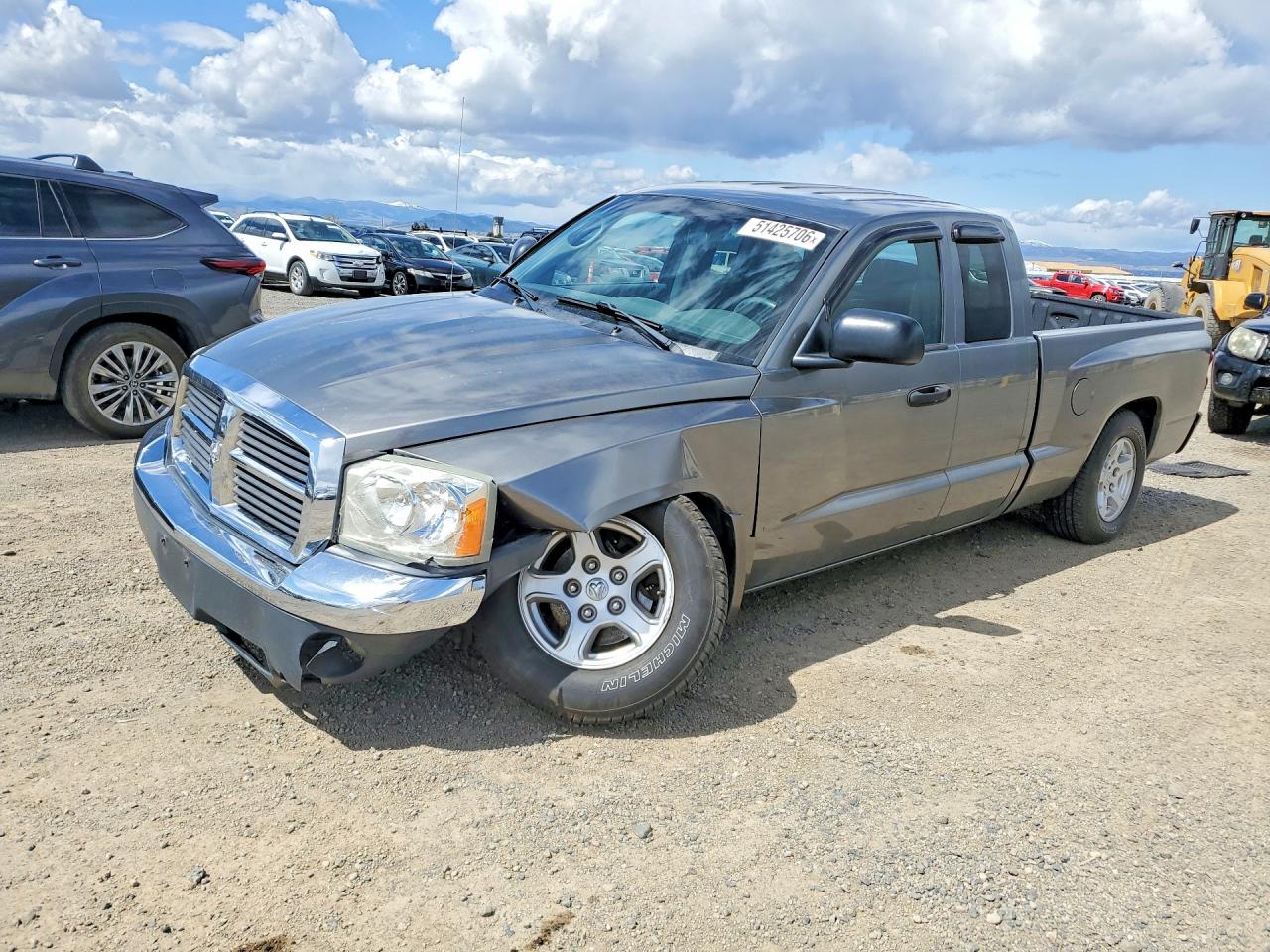 2005 DODGE DAKOTA