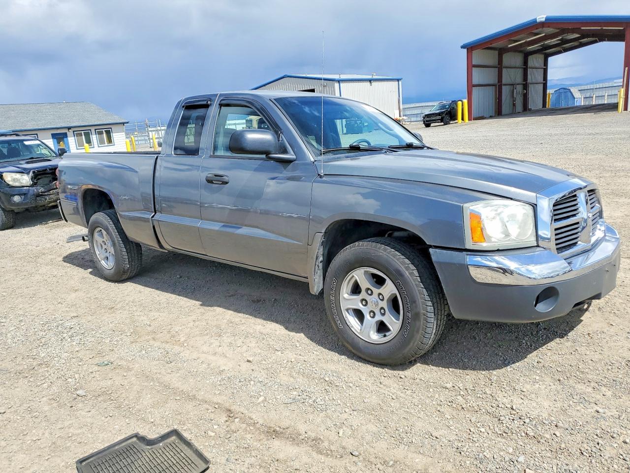 2005 DODGE DAKOTA SLT photo 7