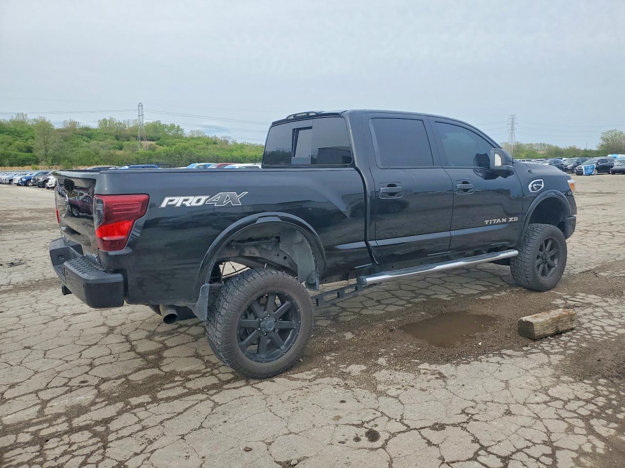 2019 NISSAN TITAN XD PRO-4X photo 3