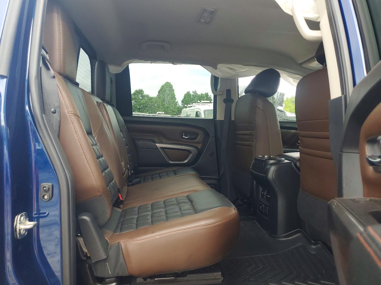 2018 NISSAN TITAN XD PLATINUM RESERVE photo 10