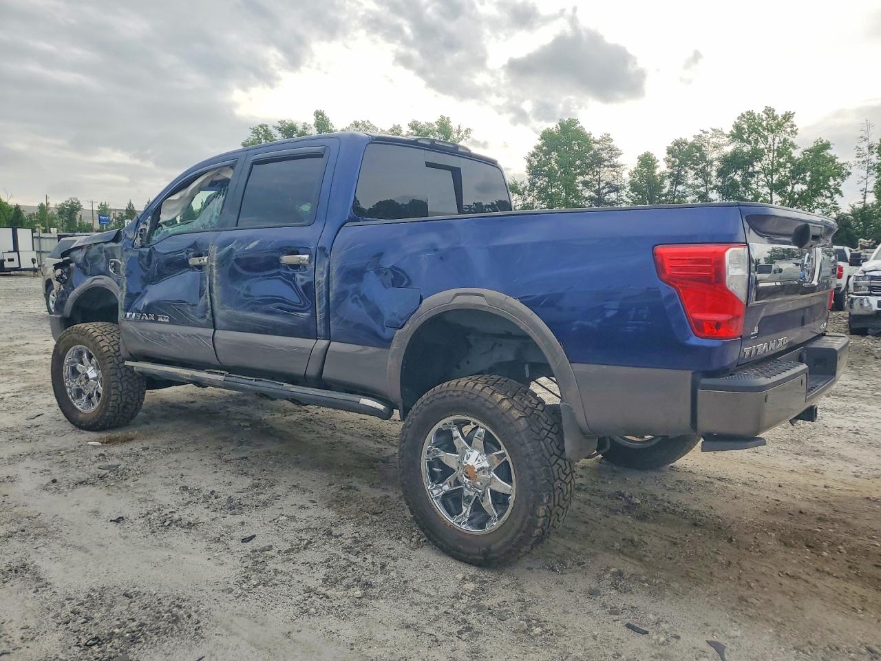 2018 NISSAN TITAN XD PLATINUM RESERVE photo 2