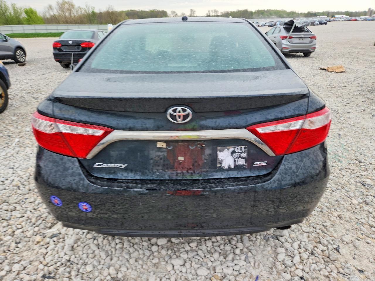 2017 TOYOTA CAMRY SE photo 6