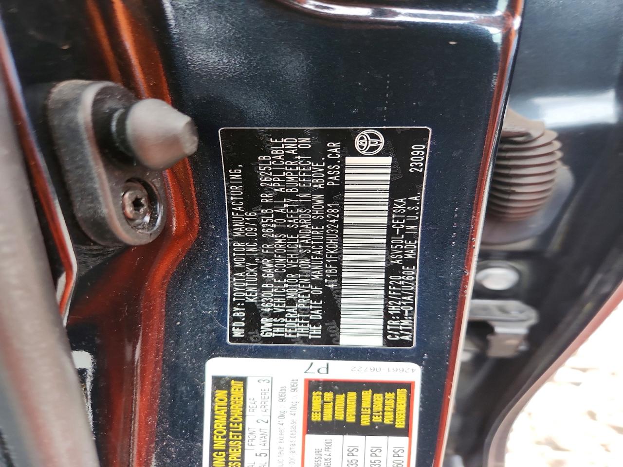 2017 TOYOTA CAMRY SE photo 12