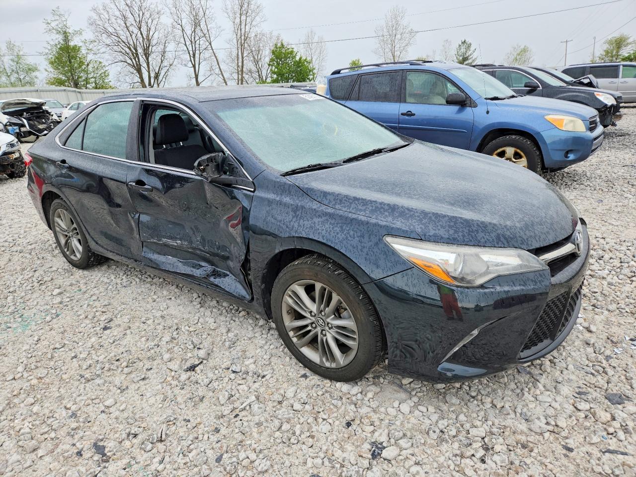2017 TOYOTA CAMRY SE photo 4