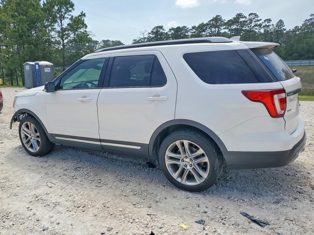2016 FORD EXPLORER XLT photo 3