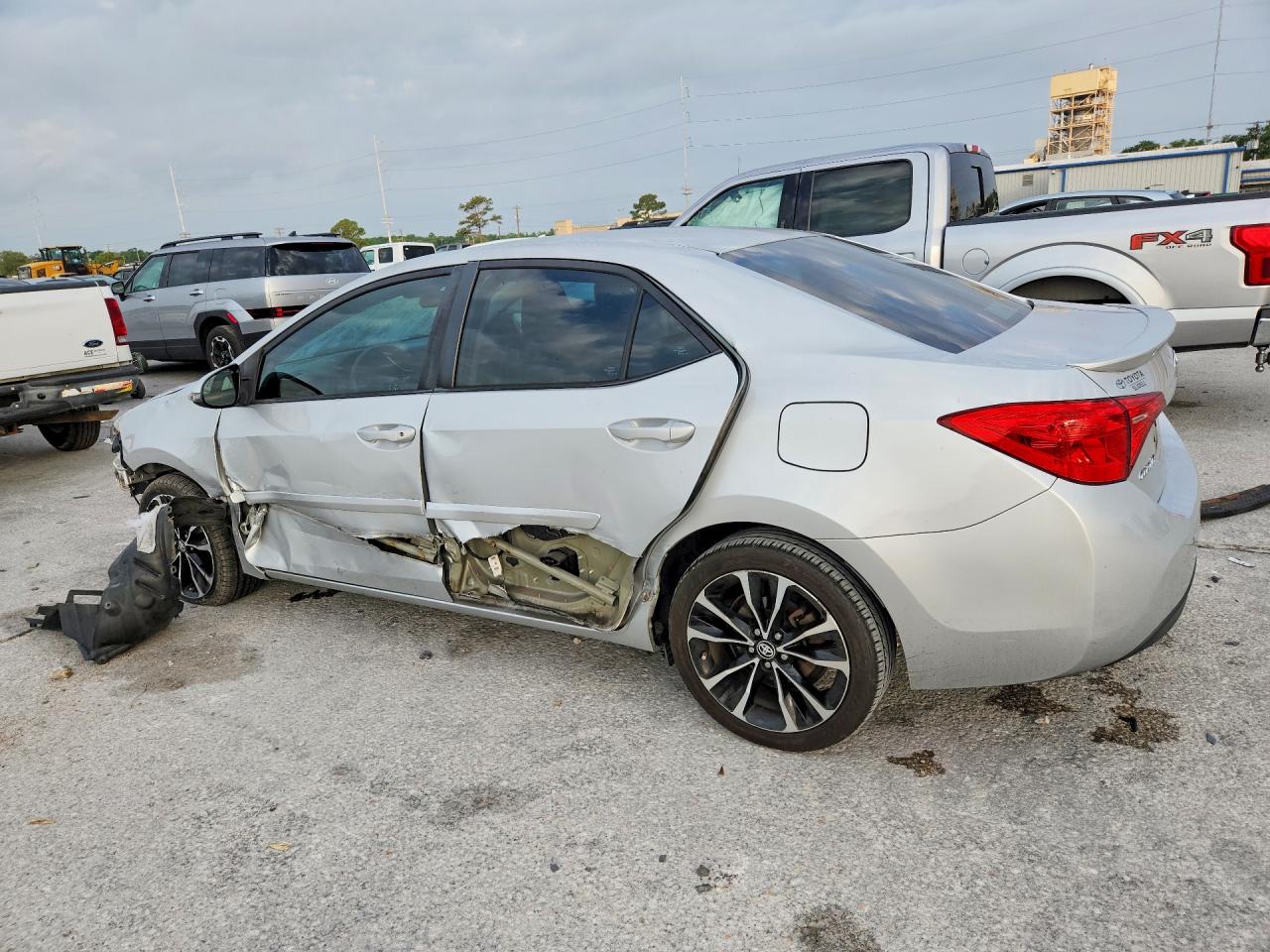 2018 TOYOTA COROLLA SE photo 4