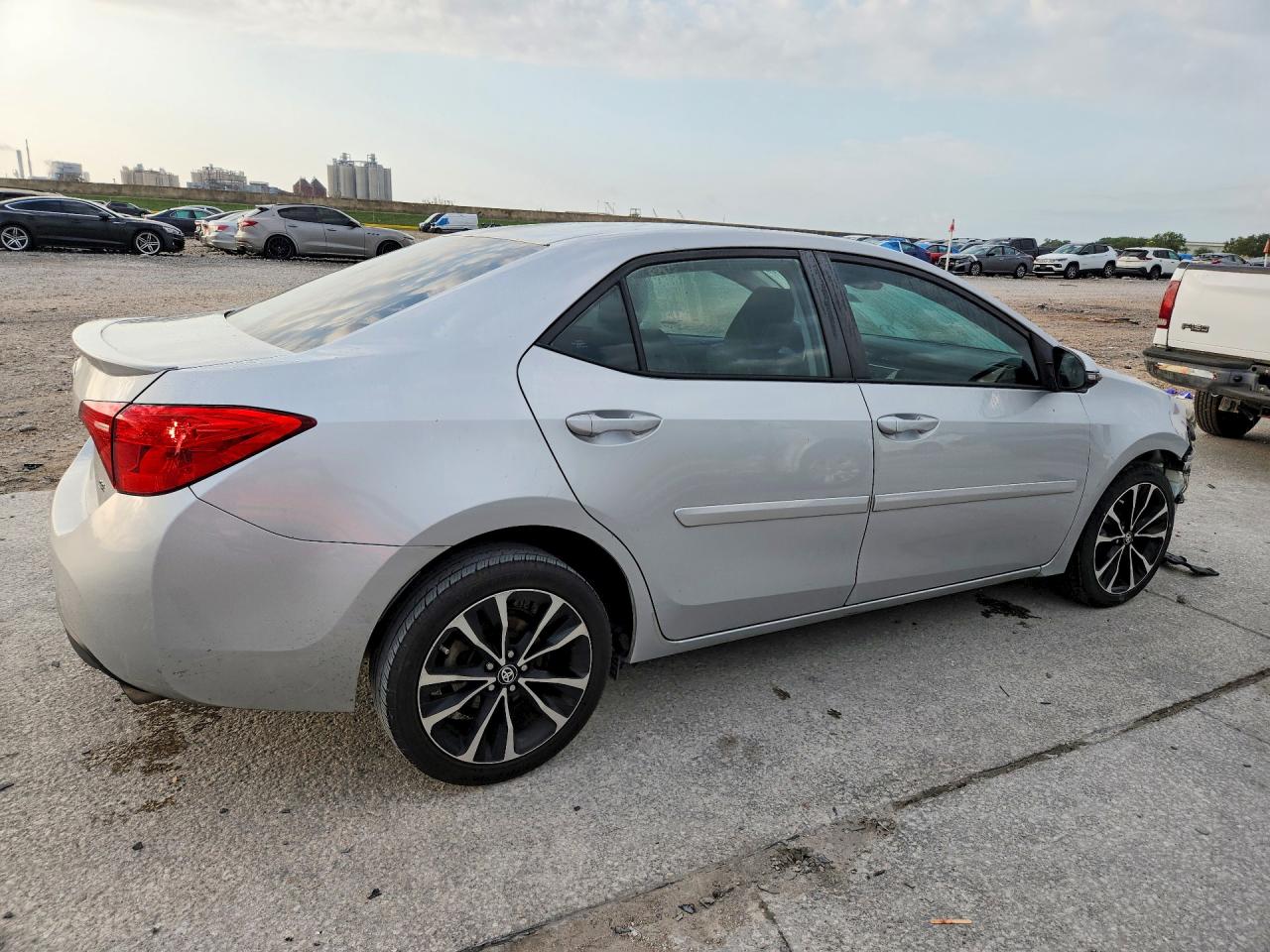 2018 TOYOTA COROLLA SE photo 7