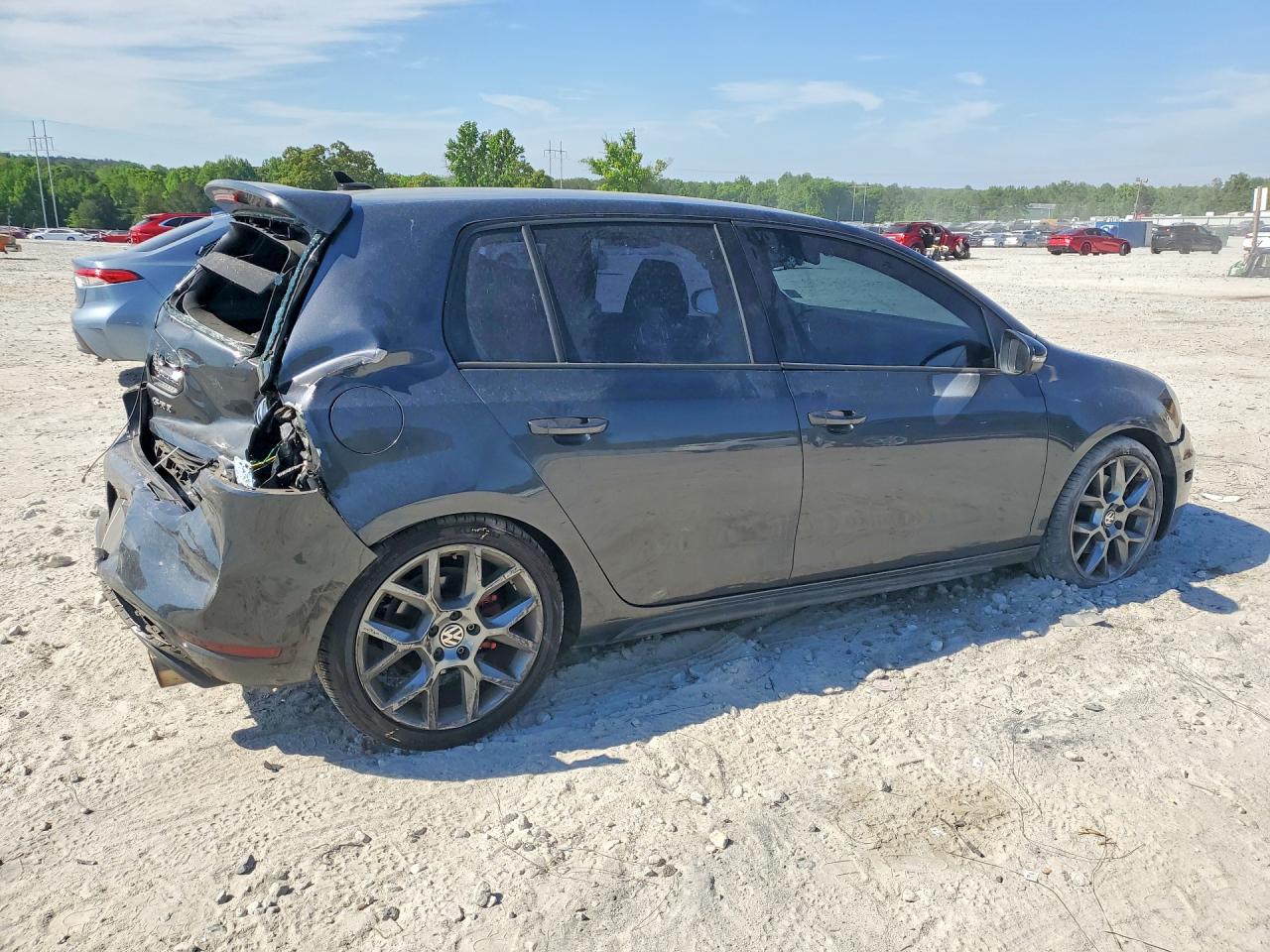 2013 VOLKSWAGEN GTI photo 5