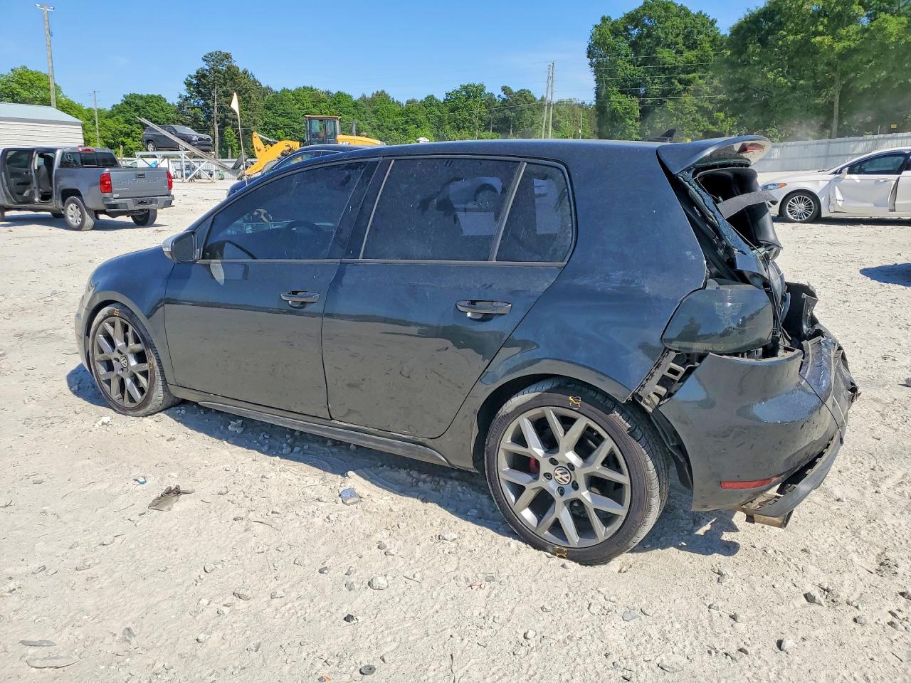 2013 VOLKSWAGEN GTI photo 3