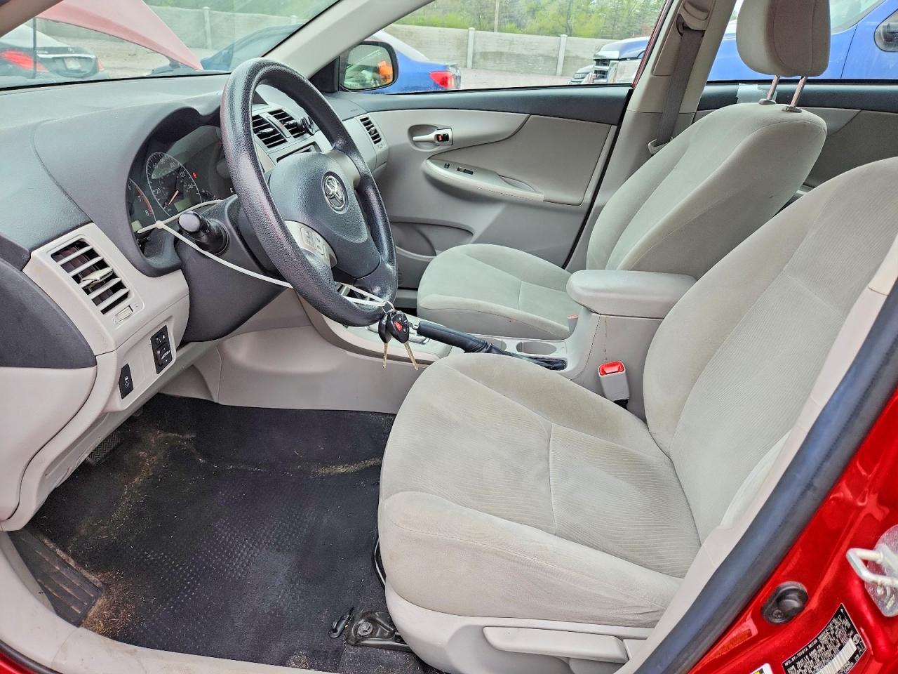 2013 TOYOTA COROLLA LE photo 19