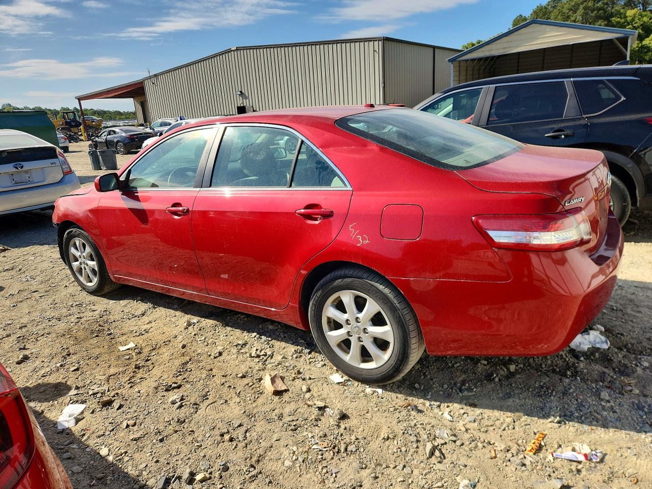 2011 TOYOTA CAMRY LE photo 4