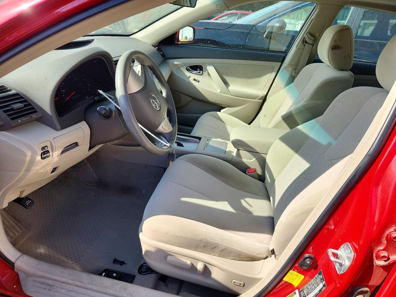 2011 TOYOTA CAMRY LE photo 19