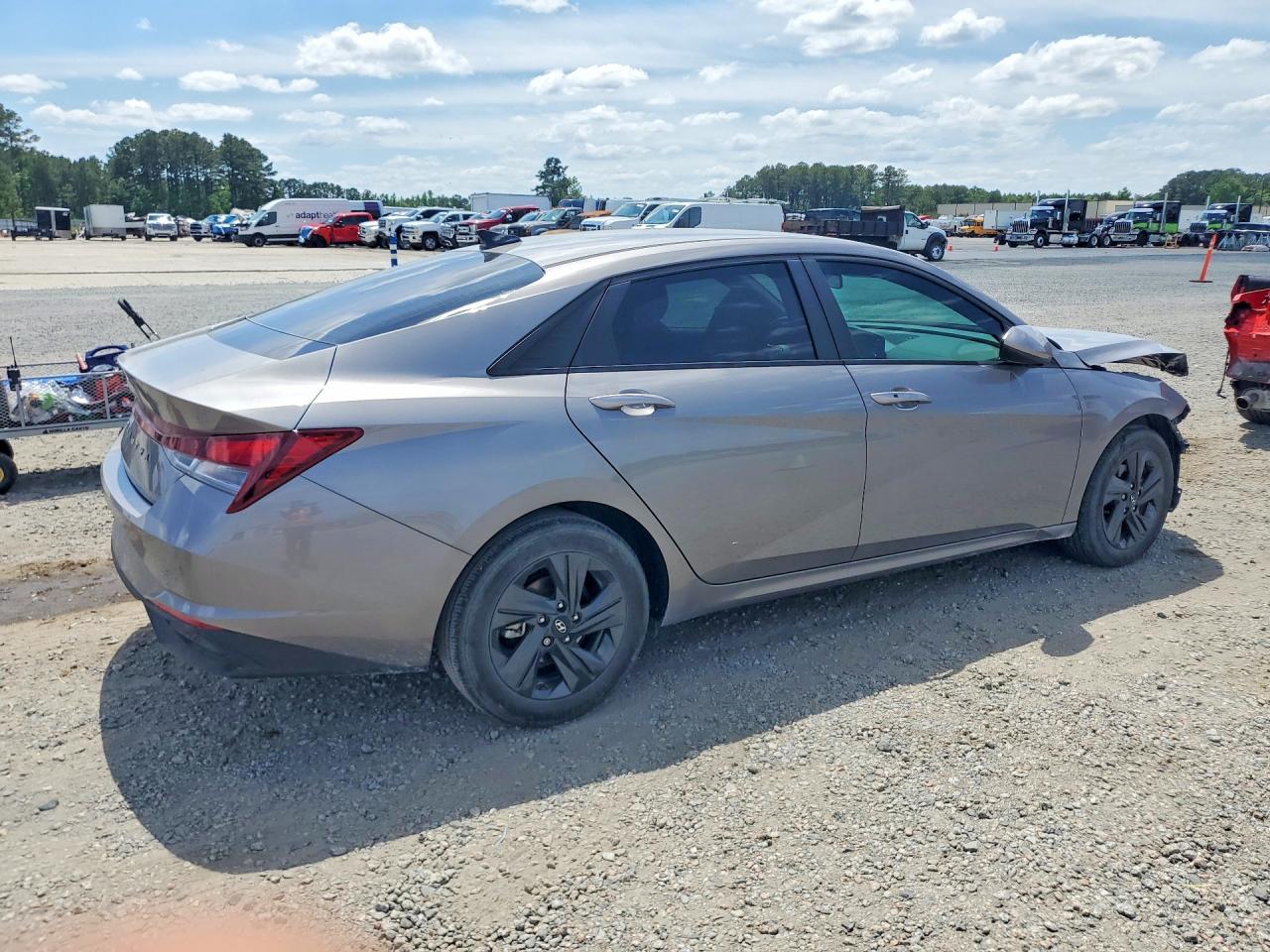 2023 HYUNDAI ELANTRA SEL photo 7