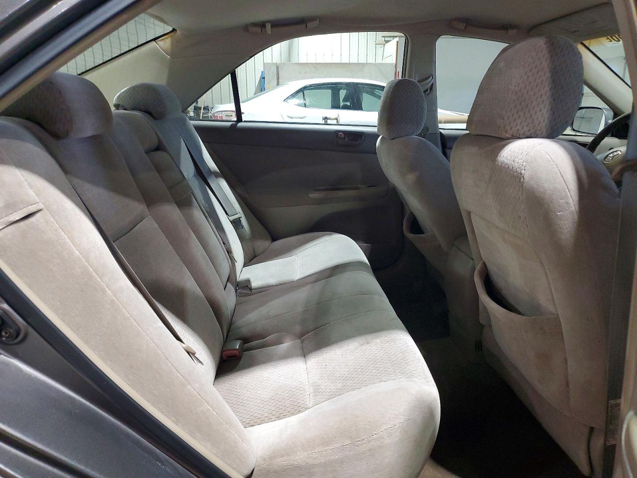 2004 TOYOTA CAMRY LE photo 19