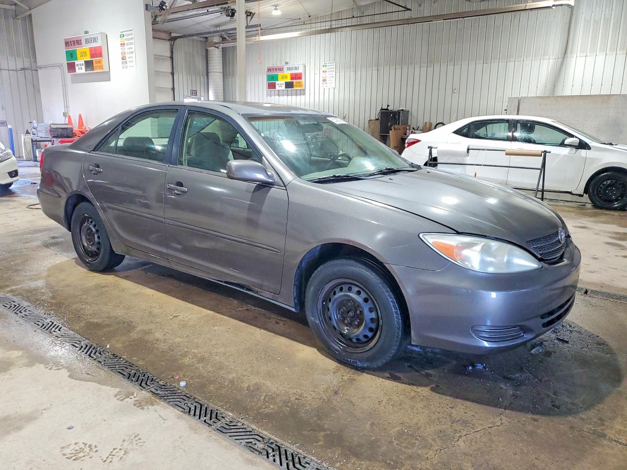 2004 TOYOTA CAMRY LE photo 7
