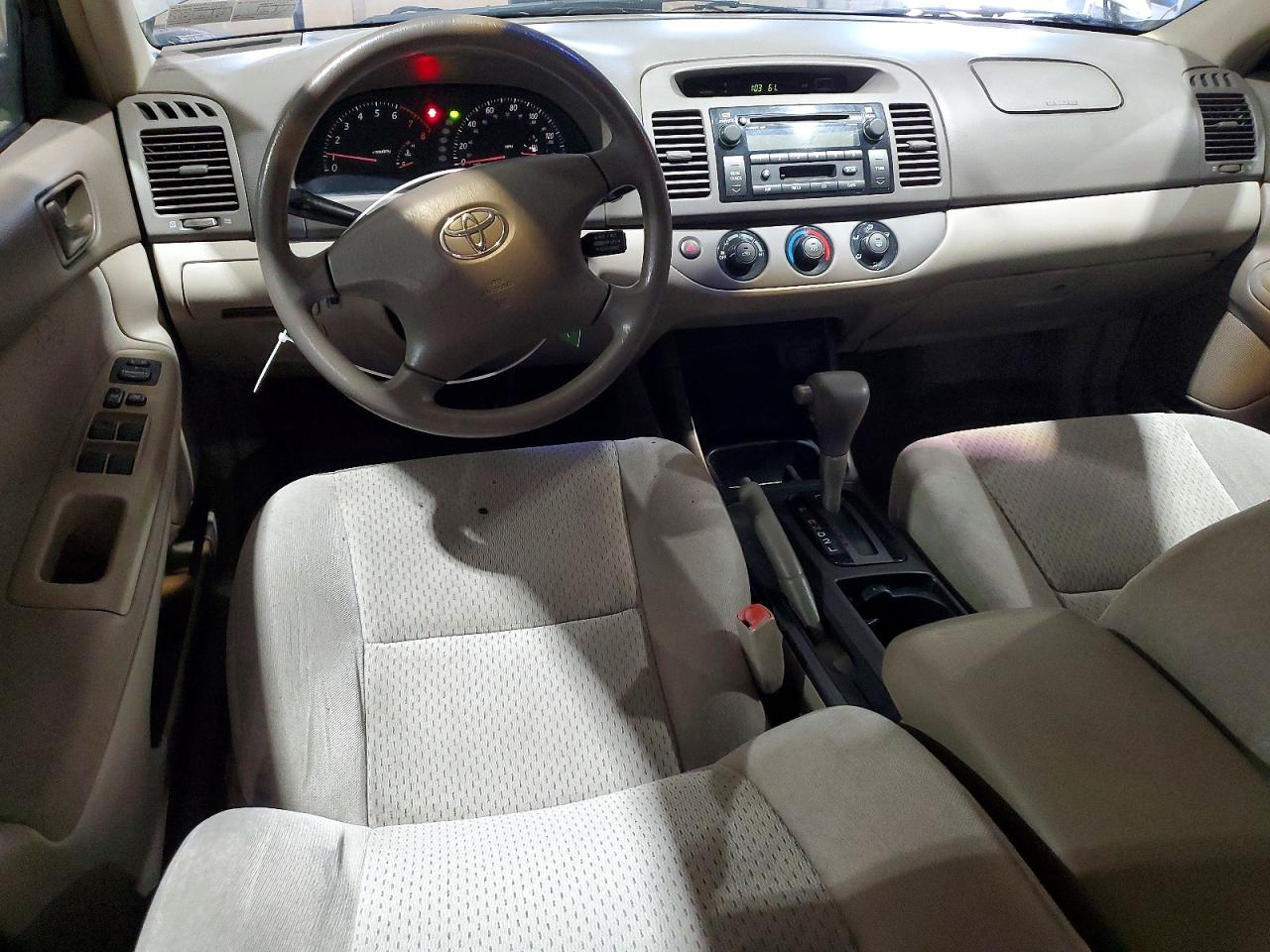 2004 TOYOTA CAMRY LE photo 15