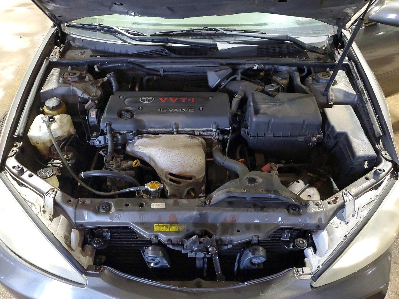 2004 TOYOTA CAMRY LE photo 21