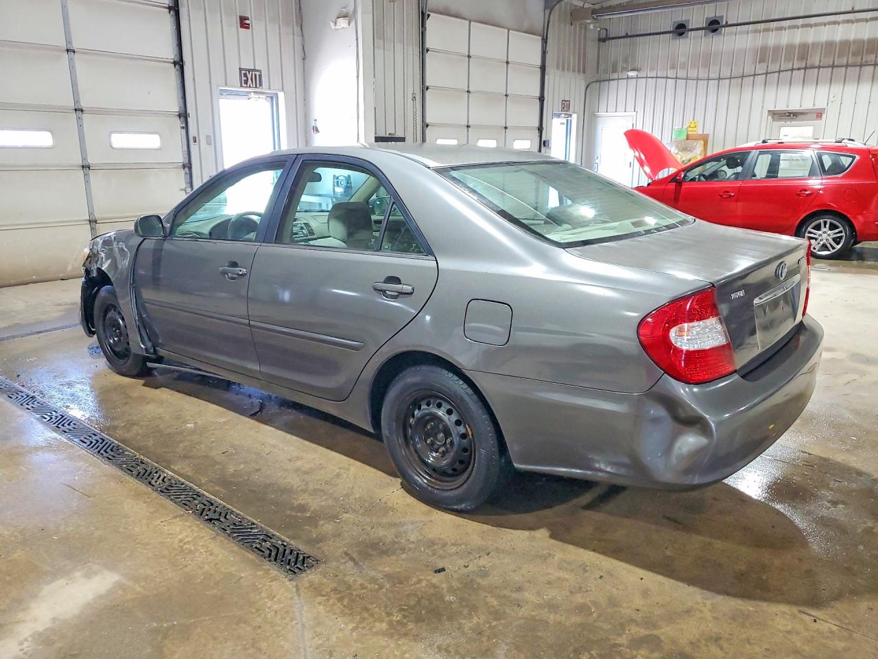 2004 TOYOTA CAMRY LE photo 3