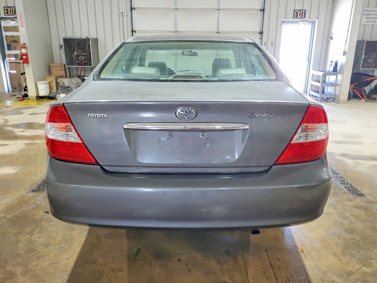 2004 TOYOTA CAMRY LE photo 11