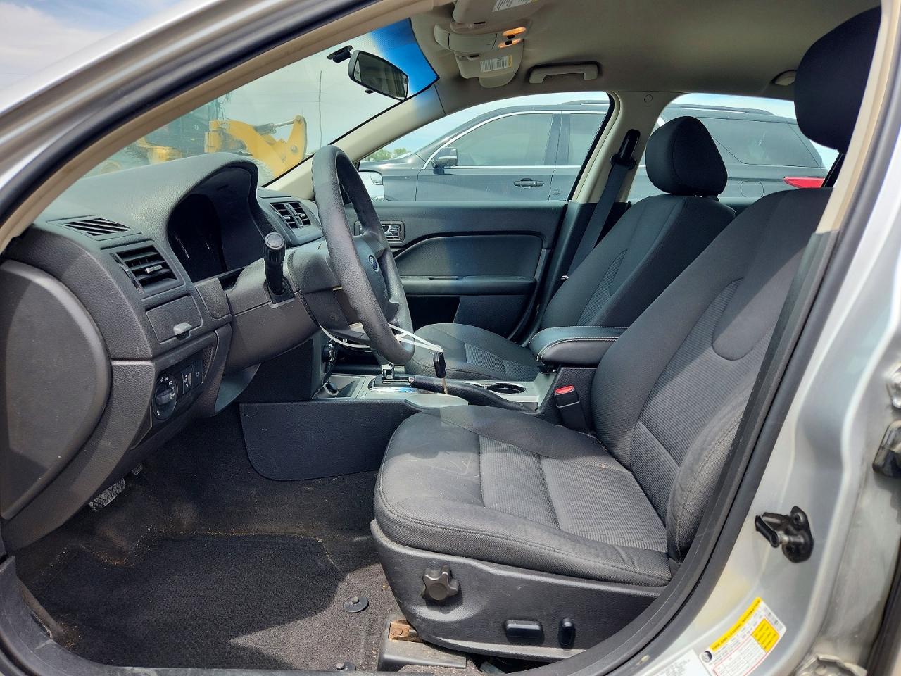 2011 FORD FUSION SE photo 19