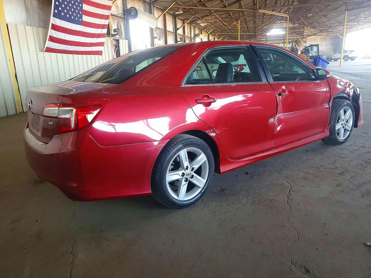 2014 TOYOTA CAMRY SE photo 7
