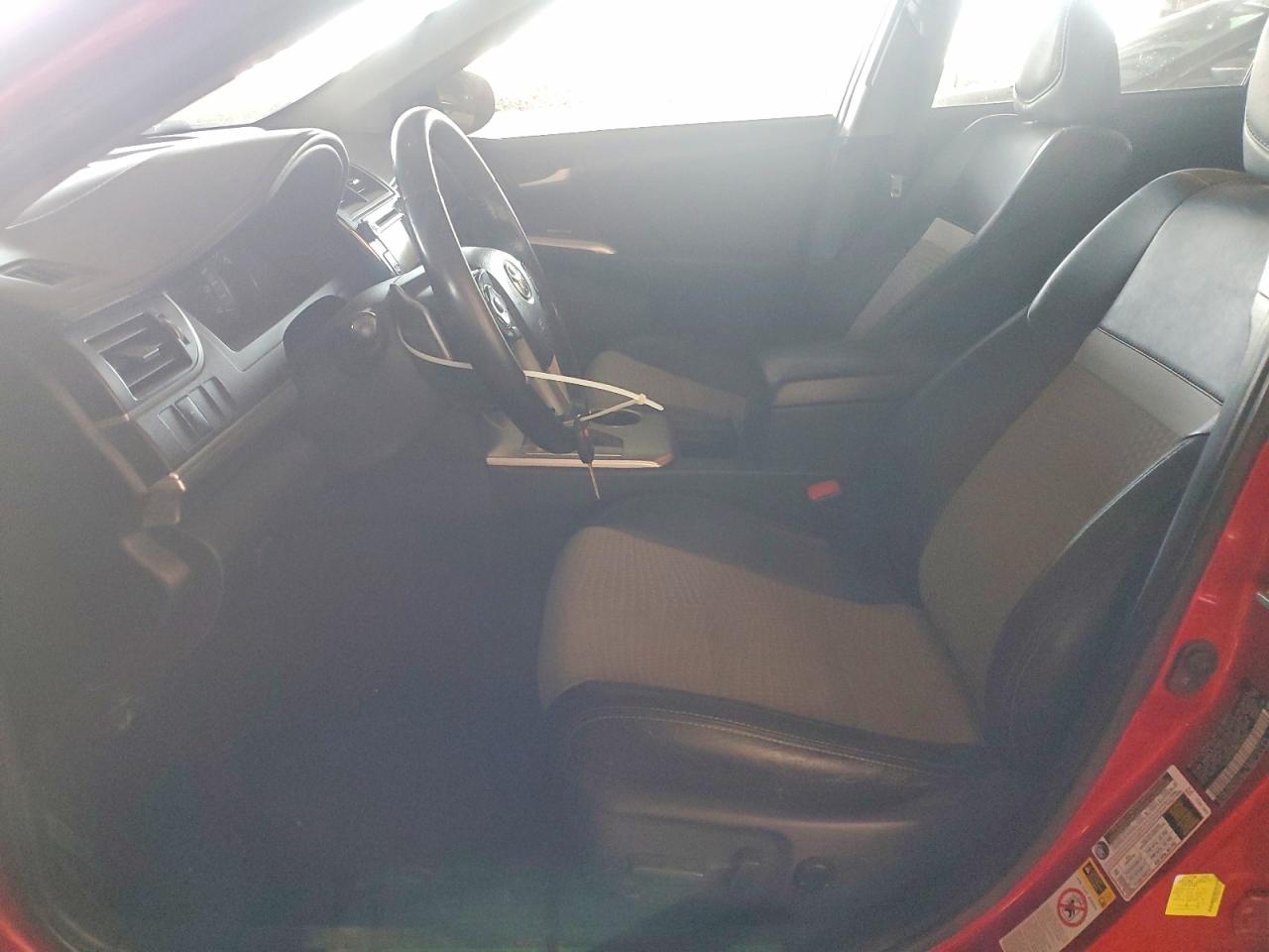 2014 TOYOTA CAMRY SE photo 19
