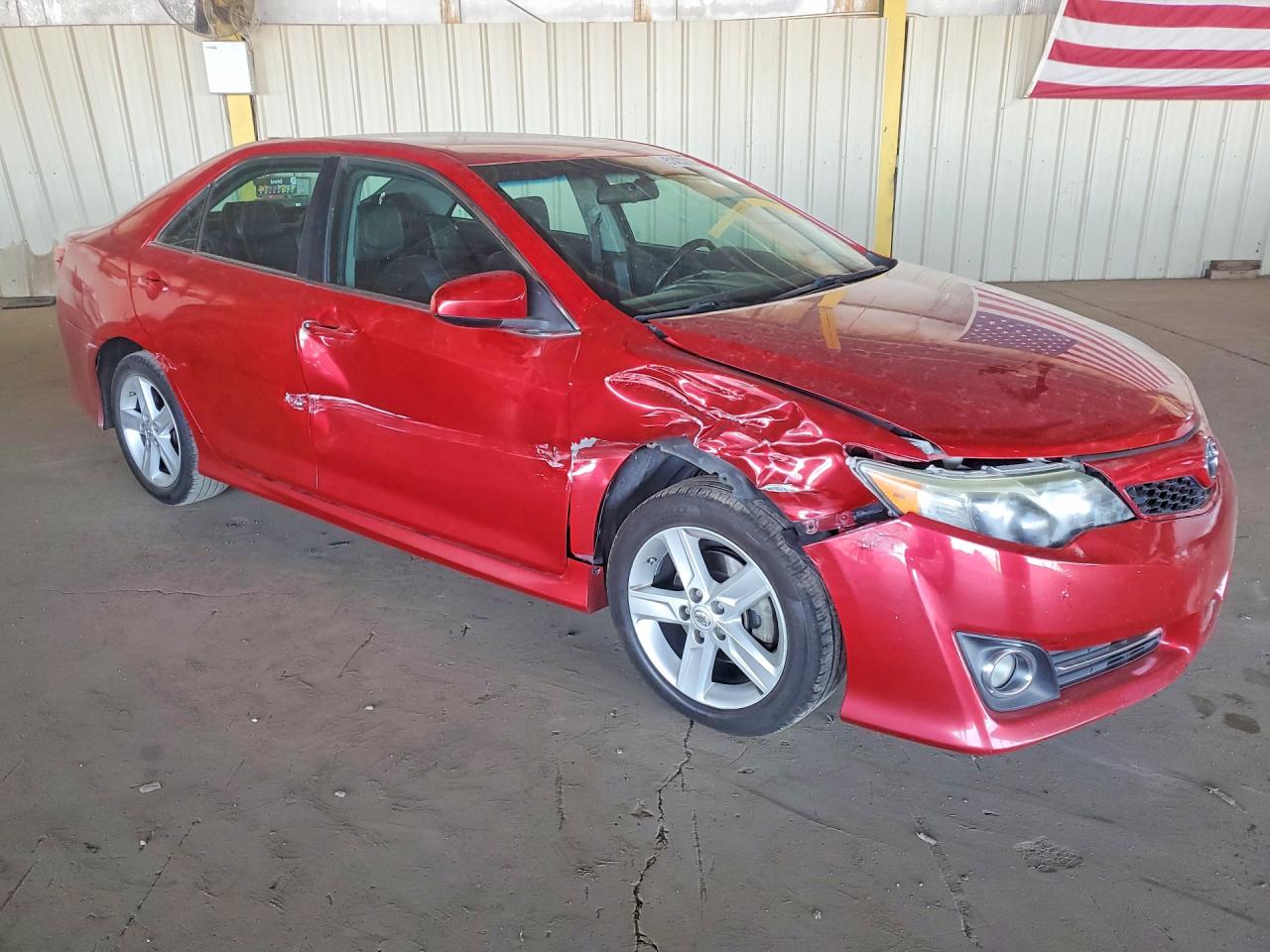 2014 TOYOTA CAMRY SE photo 10