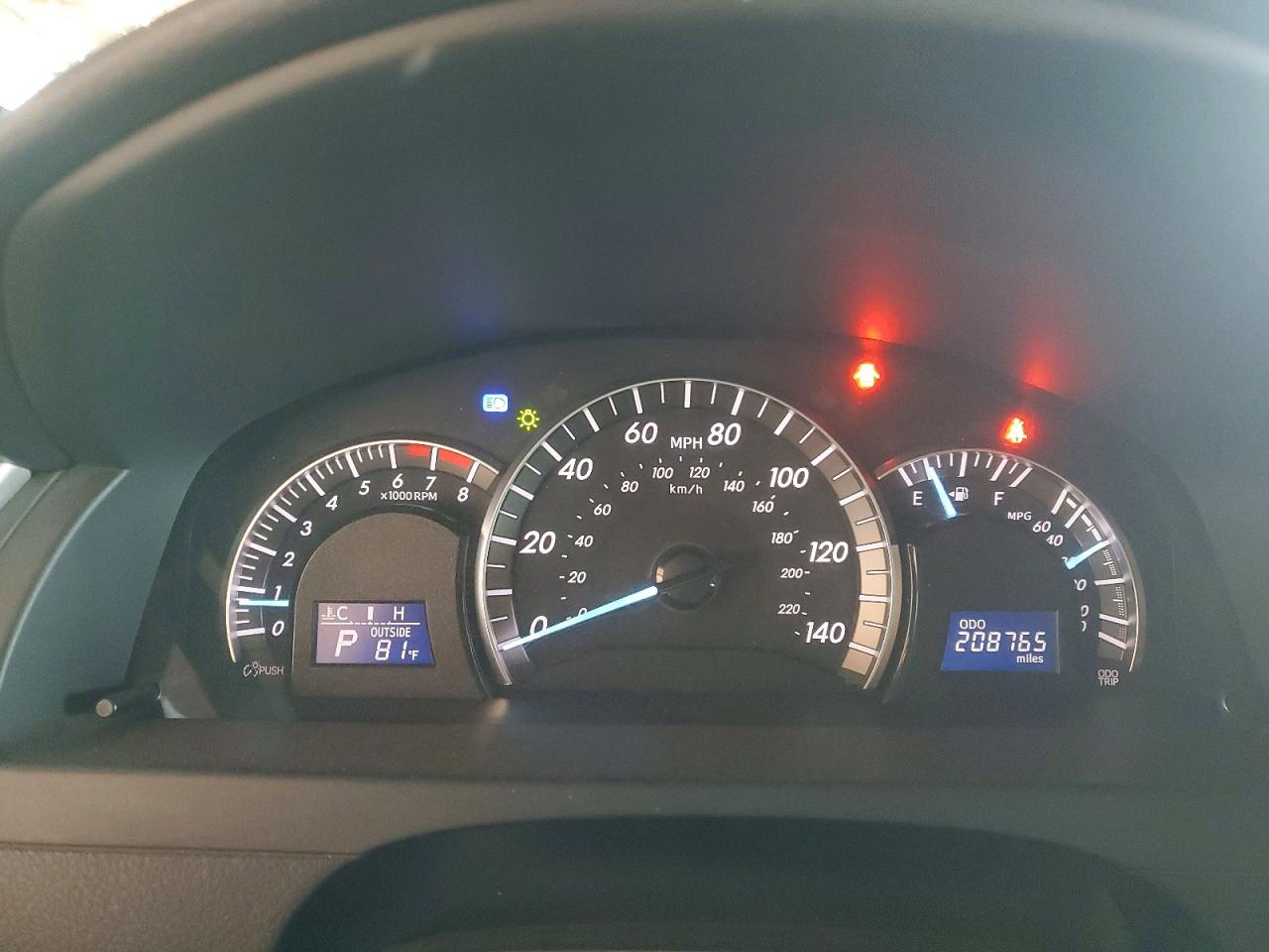 2014 TOYOTA CAMRY SE photo 25
