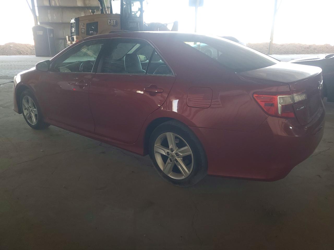 2014 TOYOTA CAMRY SE photo 4