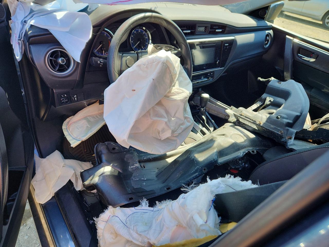 2017 TOYOTA COROLLA LE photo 15