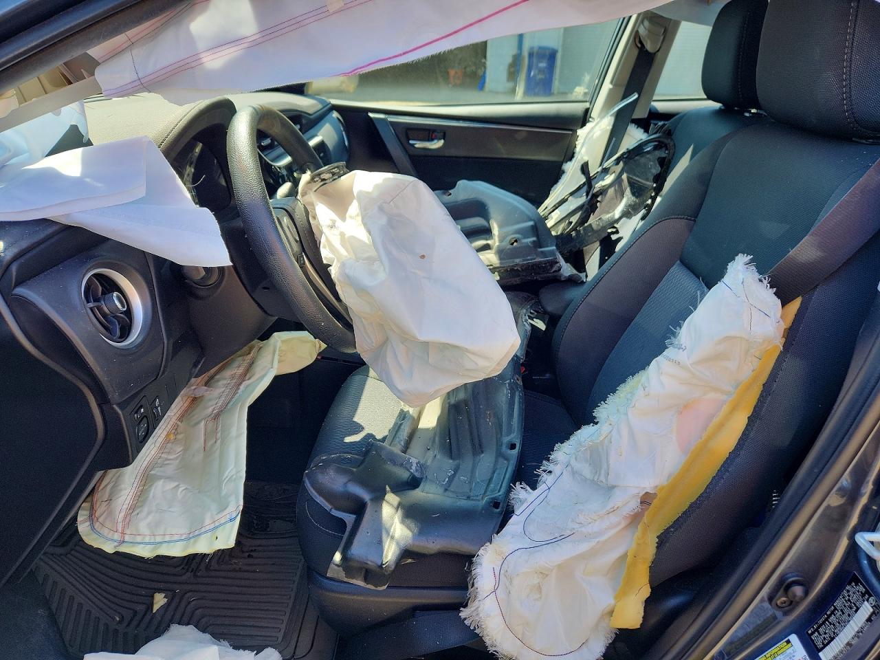 2017 TOYOTA COROLLA LE photo 13