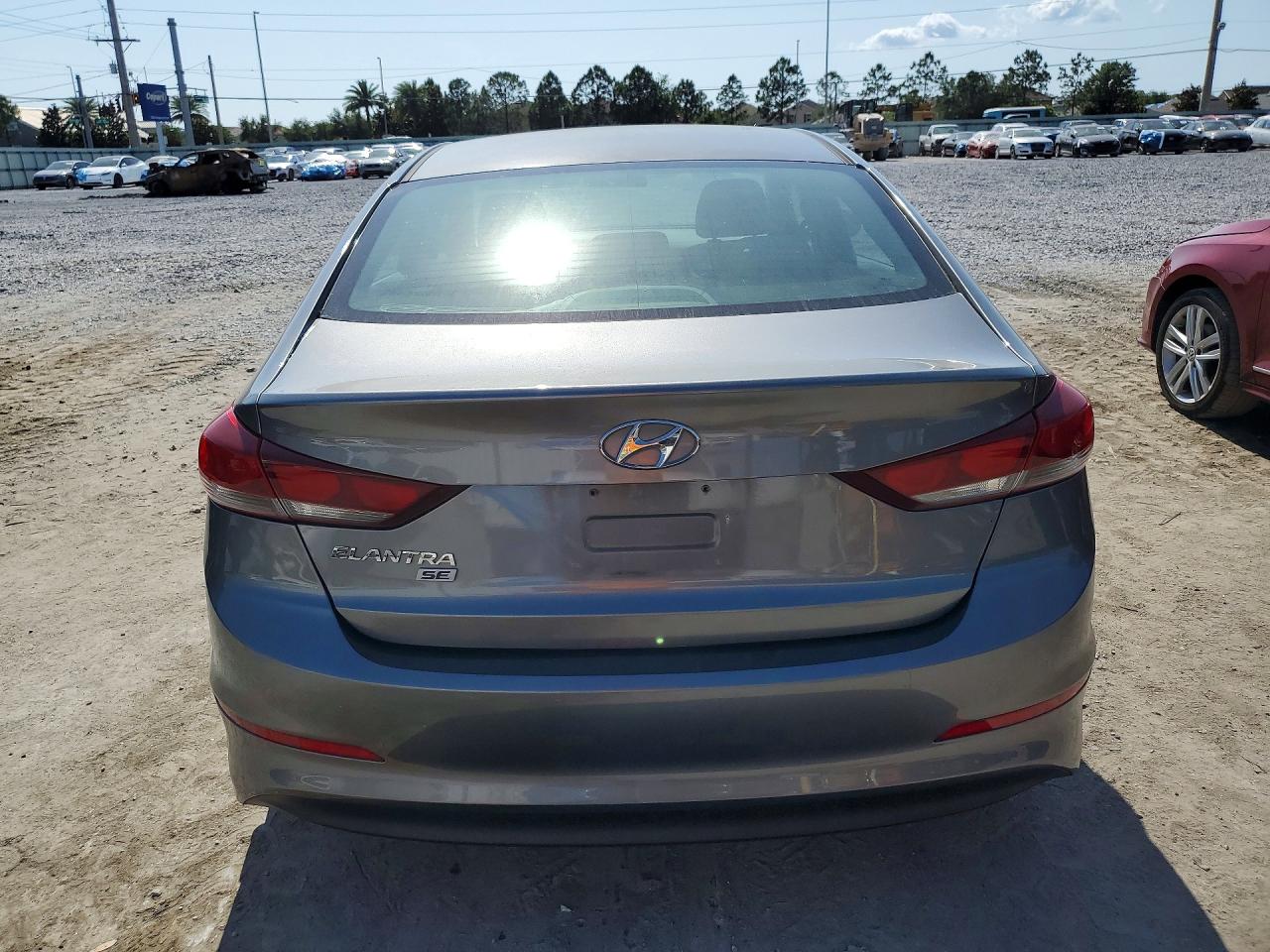 2018 HYUNDAI ELANTRA SE photo 11