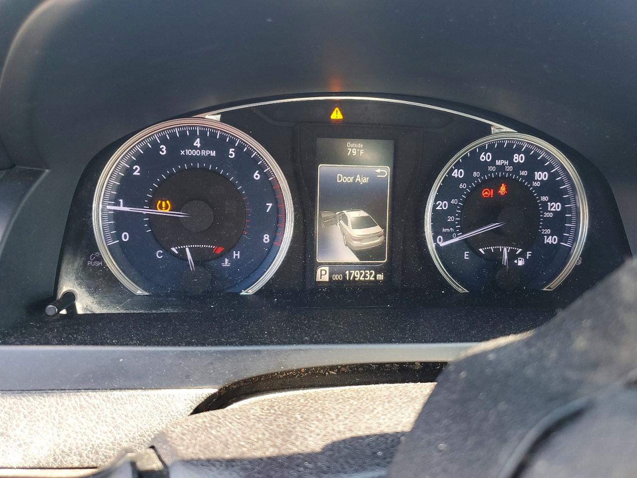 2016 TOYOTA CAMRY XLE photo 9