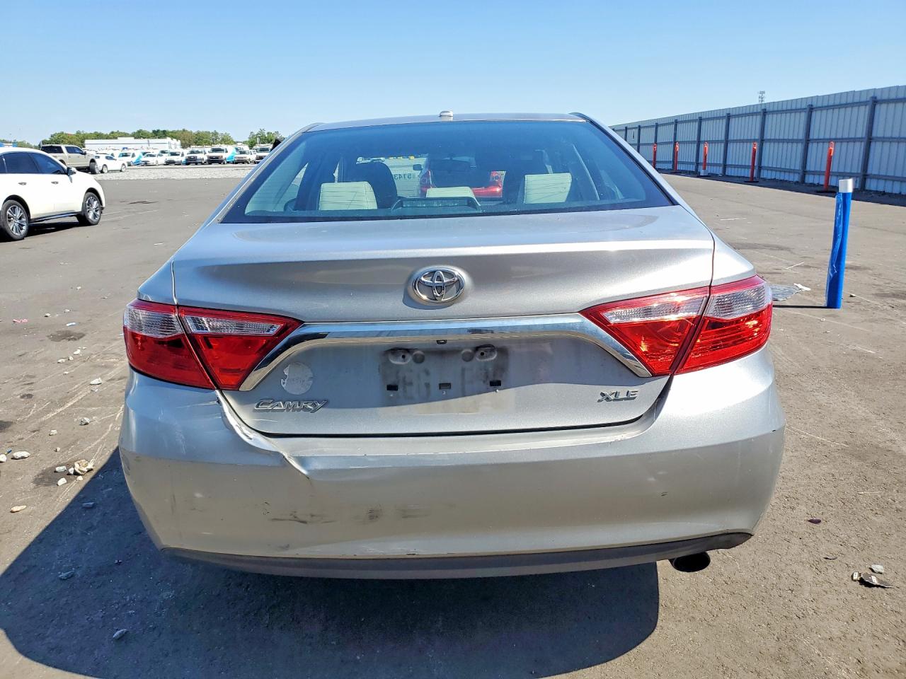 2016 TOYOTA CAMRY XLE photo 6