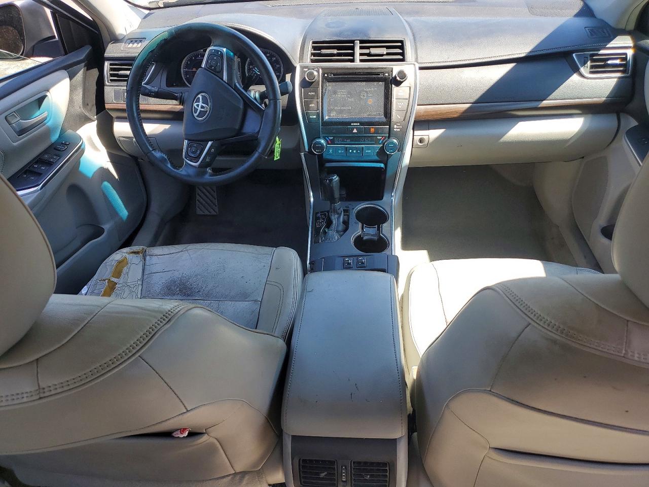 2016 TOYOTA CAMRY XLE photo 8
